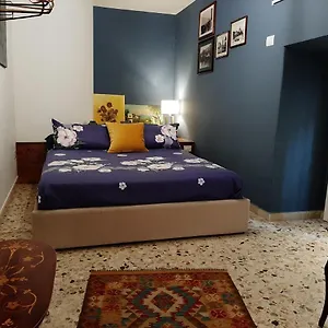 Casa Famoso , Catania Italia