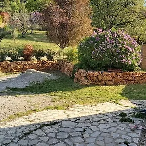 https://maison-de-campagne-flayosc.fr-provencehotel.com